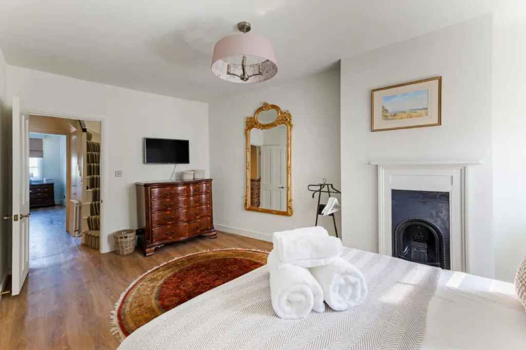 b98ca551f3f56ff39667dcf64cac8a5b45dca00965e3ec8272d75c330d984ee5 8378aa387c v0 w1280xh0 rDEF